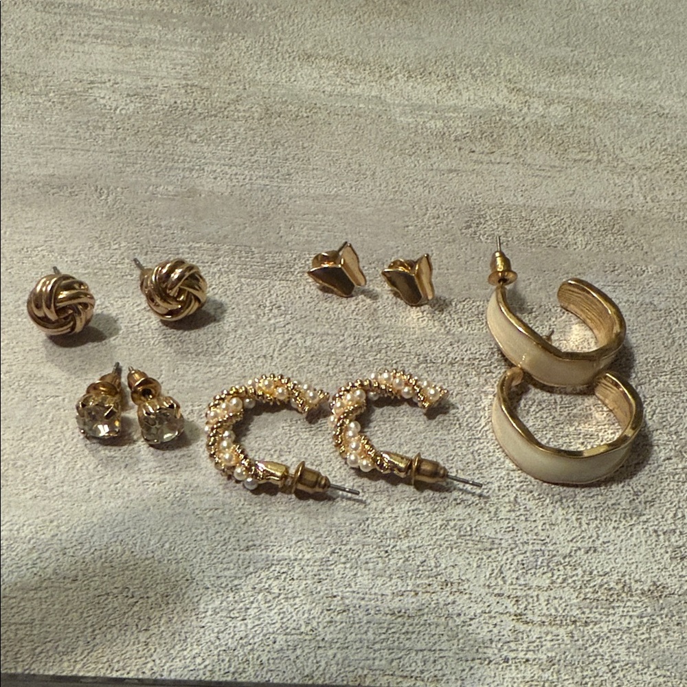 Elegant Gold and Pearl Earring Set